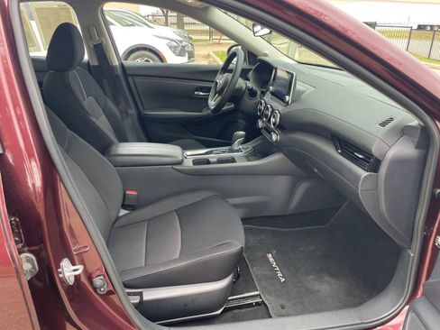Used 2025 Nissan Sentra SV image 39