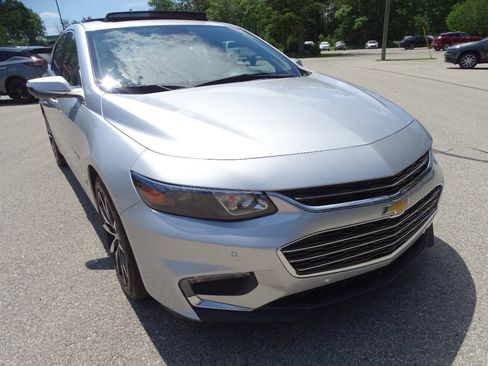 Used 2018 Chevrolet Malibu LT w/ Leather Package w/ True North Edition FWD image 5