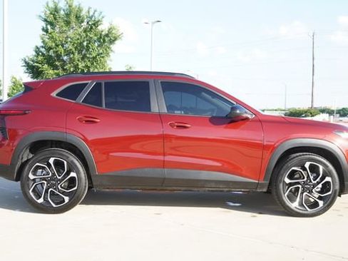 Used 2024 Chevrolet Trax RS w/ Sunroof Package FWD image 10