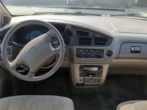 Used 2002 Toyota Sienna image 9