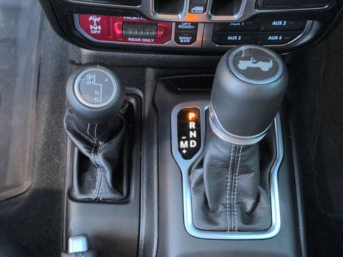 Used 2024 Jeep Wrangler Unlimited Rubicon w/ Technology Group image 22