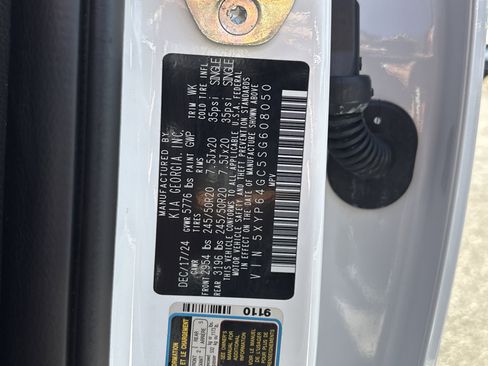 Used 2025 Kia Telluride S FWD image 30