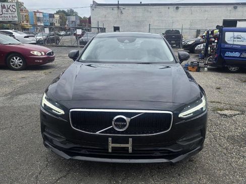 Used 2018 Volvo S90 T5 Momentum w/ Convenience Package image 3