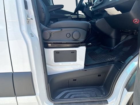 Used 2024 Mercedes-Benz Sprinter 2500 image 21