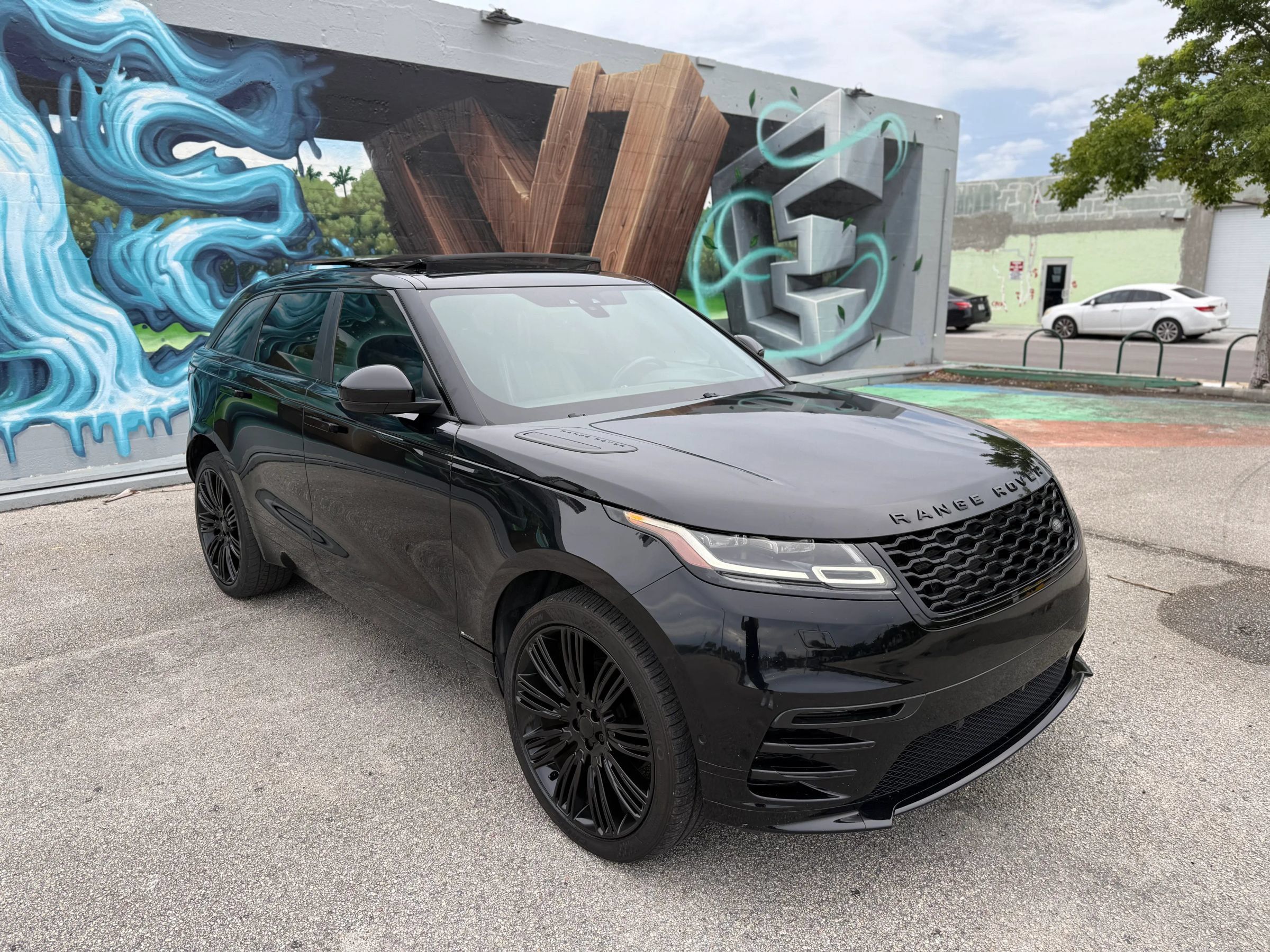 Used 2018 Land Rover Range Rover Velar R-Dynamic HSE AWD/4WD image 3