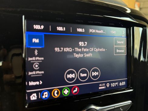Used 2023 Chevrolet Traverse LT FWD image 19
