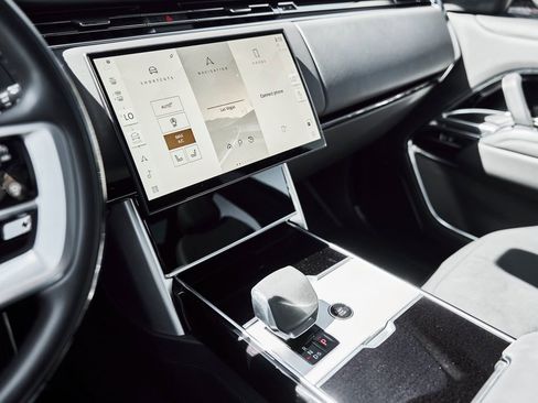 Used 2024 Land Rover Range Rover SE image 54