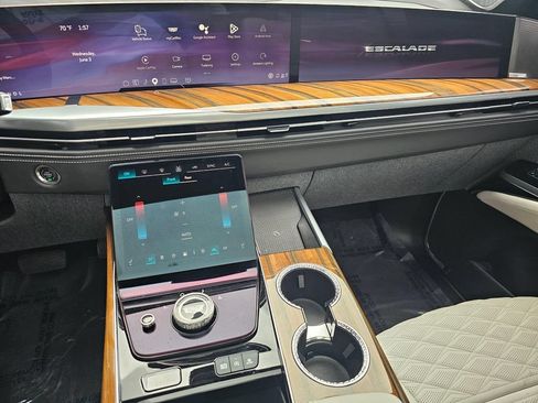 Certified 2025 Cadillac Escalade Sport Platinum AWD/4WD image 32