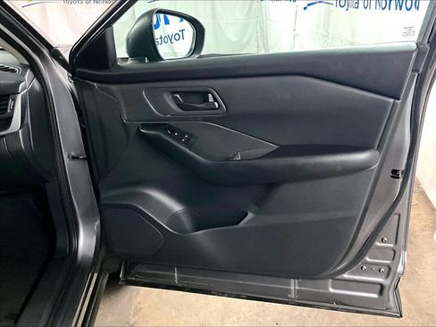 Used 2024 Nissan Rogue S FWD image 12