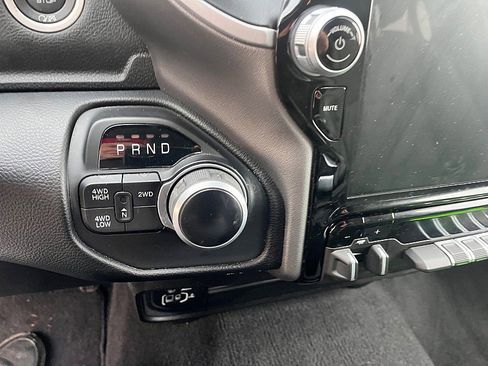 Used 2024 RAM 2500 Big Horn w/ Sport Appearance Package image 15