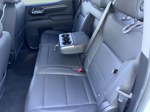 Used 2025 GMC Sierra 1500 SLT AWD/4WD image 33