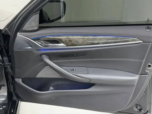 Used 2020 BMW M550i xDrive AWD/4WD image 17