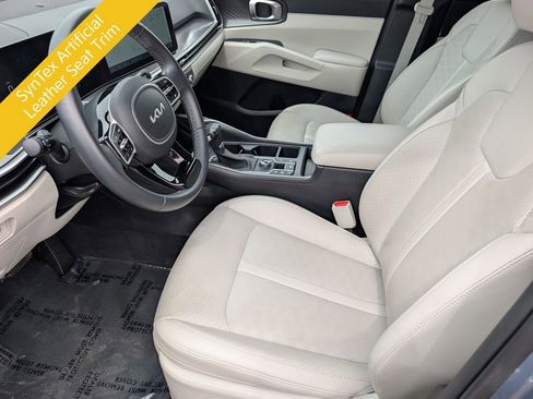 Certified 2025 Kia Sorento S w/ Panoramic Sunroof Package image 15