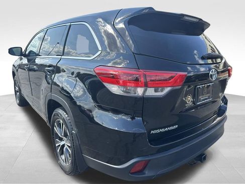 Used 2017 Toyota Highlander LE w/ Carpet Mat Package image 3