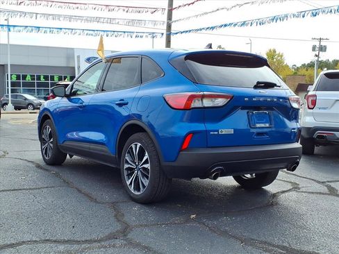 Used 2021 Ford Escape SE w/ SE Sport Appearance Package image 17