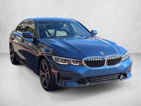 Used 2022 BMW 330i xDrive Sedan w/ Premium Package 2 image 3