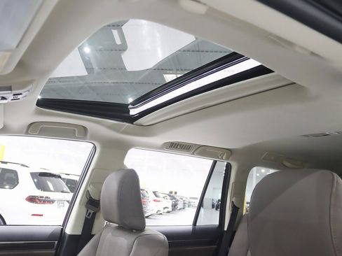 Used 2023 Lexus GX 460 Premium w/ Accessory Package image 31