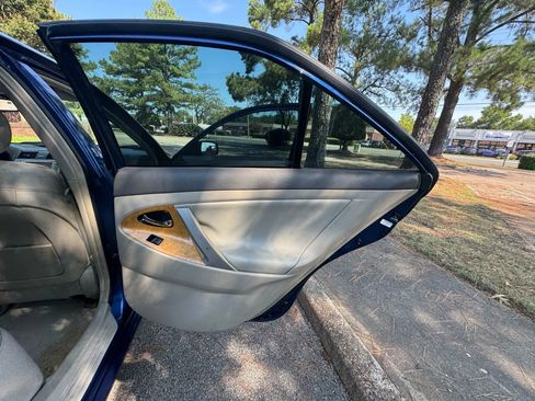 Used 2007 Toyota Camry XLE image 28