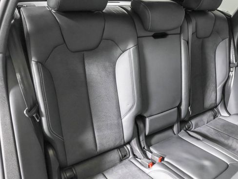 Used 2024 Audi Q5 e Premium Plus w/ Premium Plus Package image 42