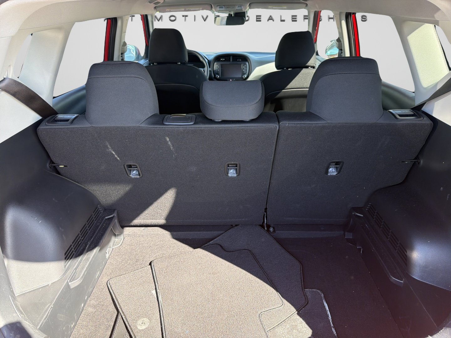 Used 2025 Kia Soul LX w/ LX Technology Package FWD image 15