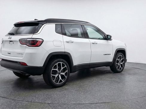 Used 2025 Jeep Compass Limited AWD/4WD image 9