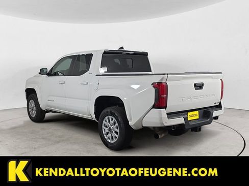 Certified 2025 Toyota Tacoma SR5 w/ SR5 Upgrade Package AWD/4WD image 3