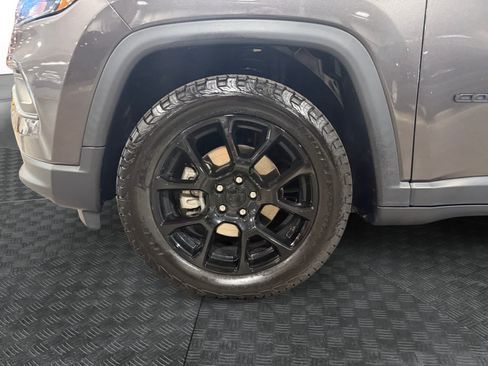 Used 2022 Jeep Compass Latitude FWD image 15