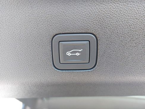 Used 2025 GMC Yukon AT4 image 15