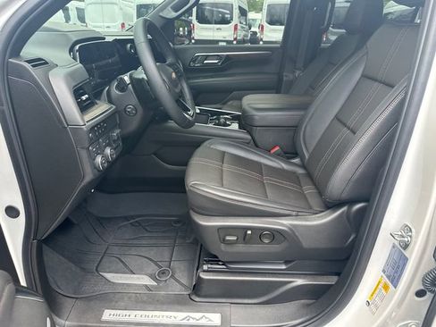 Used 2025 Chevrolet Tahoe High Country AWD/4WD image 11