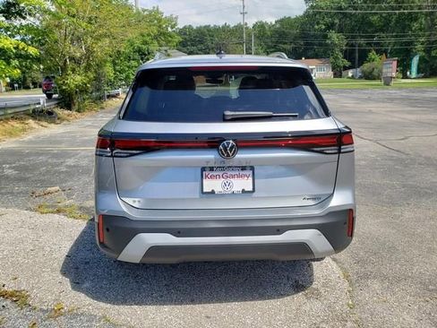 New 2025 Volkswagen Tiguan SE image 5