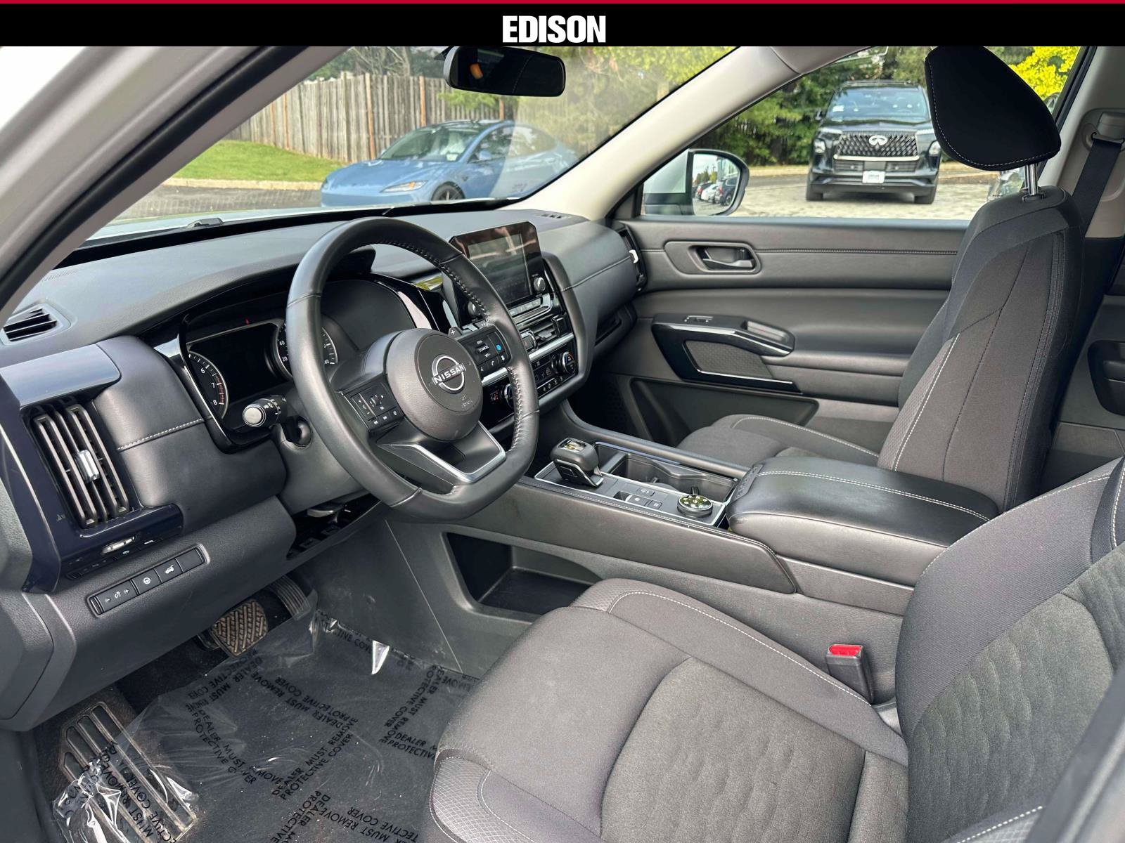 Used 2025 Nissan Pathfinder SV AWD/4WD image 15