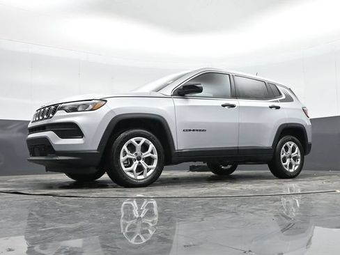 Used 2025 Jeep Compass Sport w/ Mopar Graphics Package AWD/4WD image 43