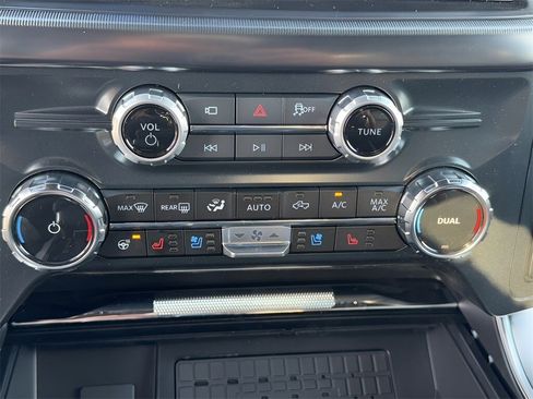 New 2025 Ford F150 Platinum w/ FX4 Off-Road Package image 39