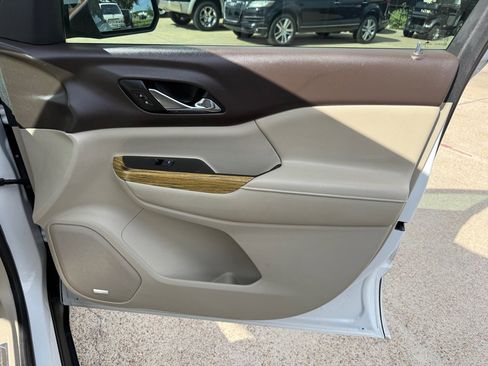 Used 2017 GMC Acadia Denali w/ Technology Package FWD image 27