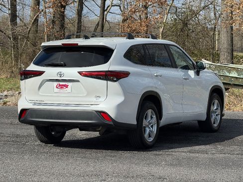 Used 2023 Toyota Highlander L image 9