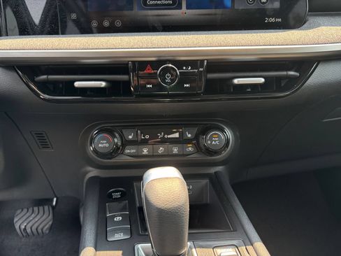 Used 2026 Nissan Kicks SV w/ Cold Weather Package FWD image 17