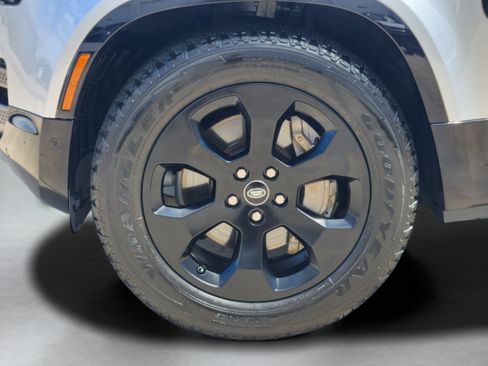 Used 2021 Land Rover Defender 110 X-Dynamic SE AWD/4WD image 31