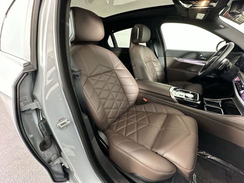 Used 2025 BMW 740i xDrive image 31