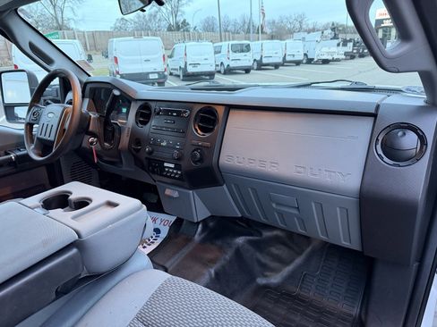 Used 2016 Ford F550 2WD Crew Cab Super Duty image 21