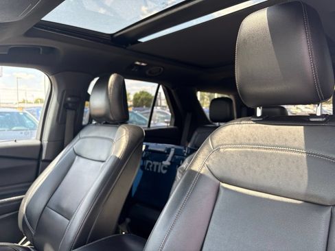 Used 2020 Ford Explorer XLT w/ Equipment Group 202A AWD/4WD image 5