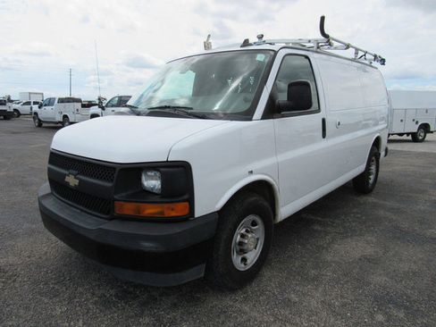 Used 2017 Chevrolet Express 2500 RWD image 7