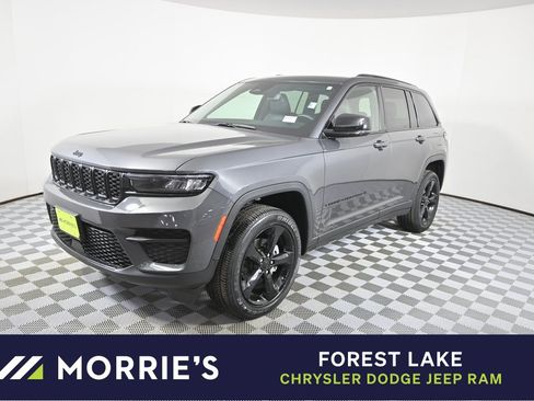 Used 2022 Jeep Grand Cherokee Altitude image 1