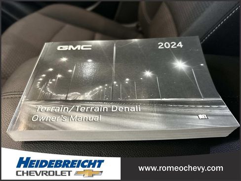 Certified 2024 GMC Terrain SLE w/ Driver Convenience Package image 27