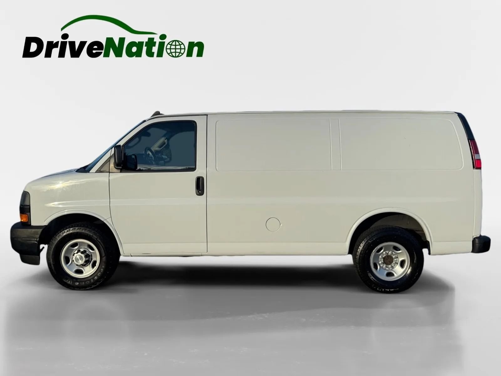 Used 2018 Chevrolet Express 2500 w/ Driver Convenience Package RWD image 8