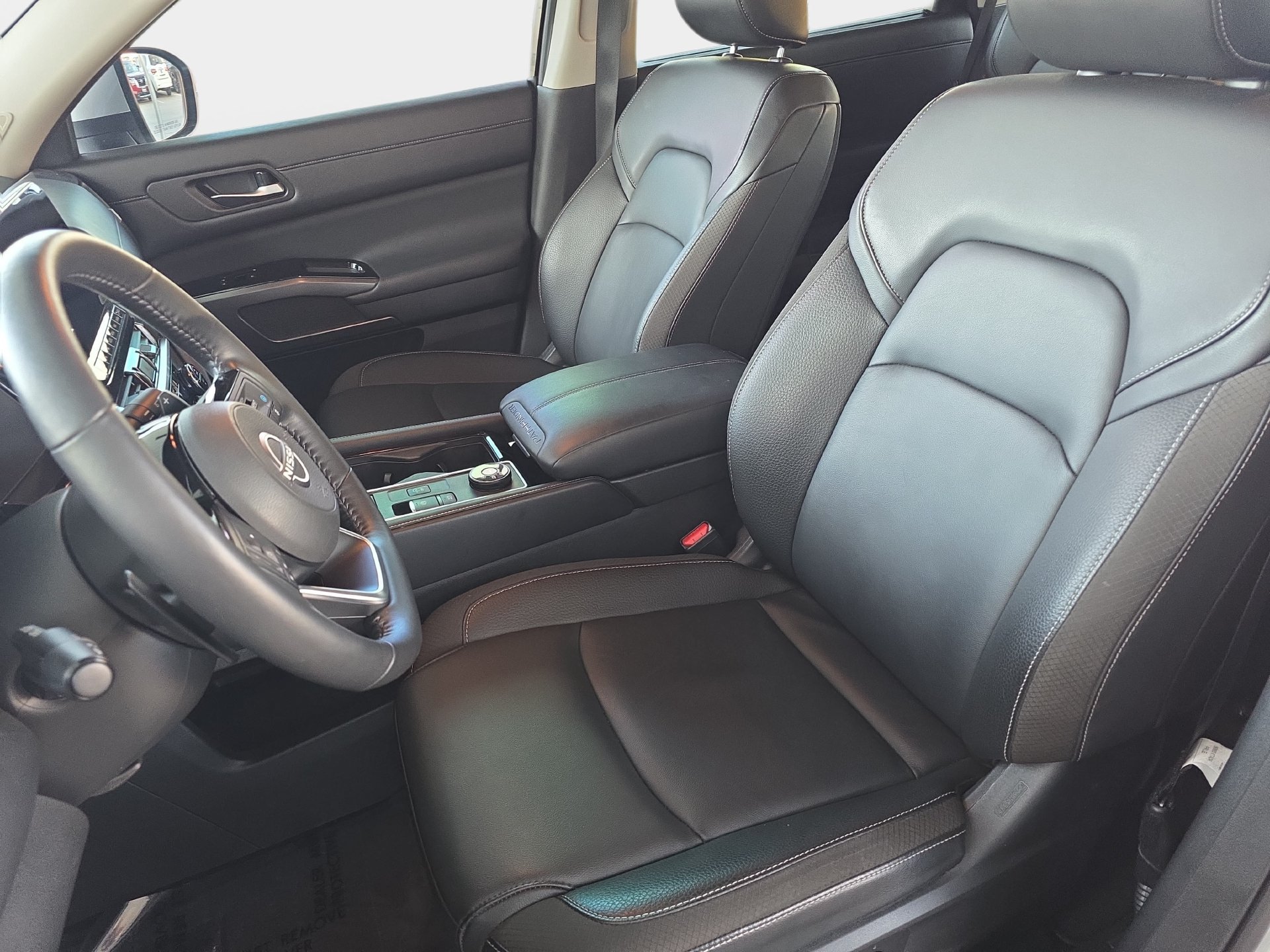 Used 2025 Nissan Pathfinder SL w/ SL Premium Package AWD/4WD image 15