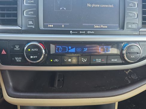 Used 2016 Toyota Highlander Limited FWD image 25