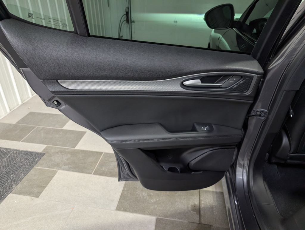 Used 2024 Alfa Romeo Stelvio Ti AWD/4WD image 9