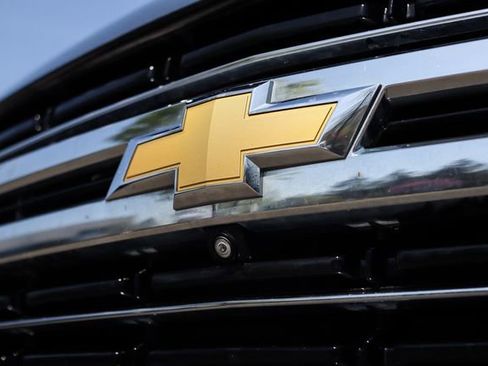 Used 2021 Chevrolet Suburban LT w/ Luxury Package image 16