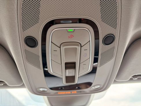 Used 2025 Hyundai Venue SEL FWD image 25