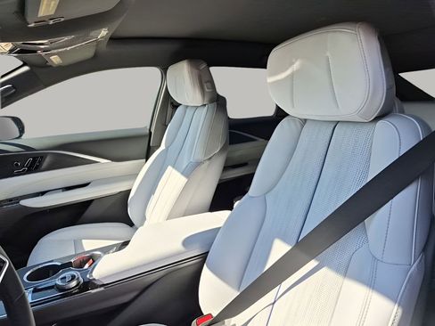 New 2026 Cadillac Lyriq Luxury AWD/4WD image 30